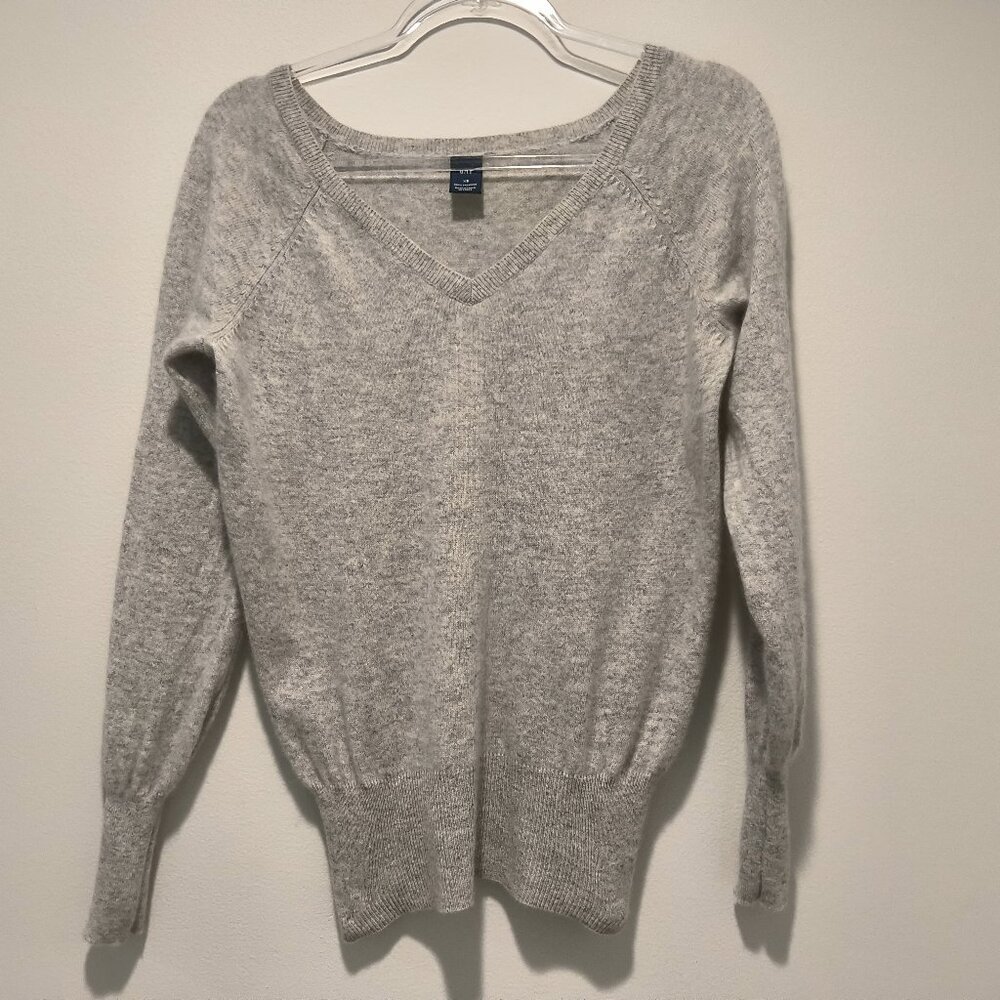 Gap Gray cashmere V neck sweater Size XS